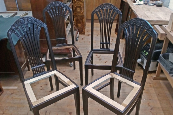 Nachbau von zwei neobarocken Stühlen mit Schnitzereien | Rekonstruktion